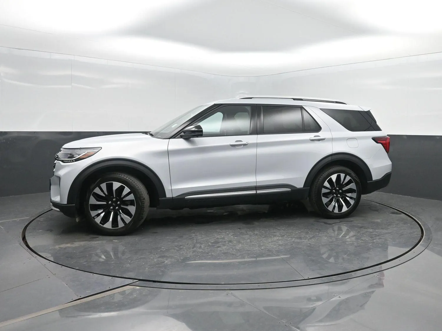 White 2025 Ford Explorer Platinum for sale in Charles City, IA