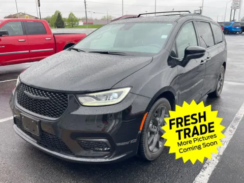 Black 2023 Chrysler Pacifica Touring L for sale in Charles City, IA