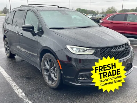 More photos of 2023 Chrysler Pacifica Touring L at Mike Molstead Chevrolet, GMC, IA