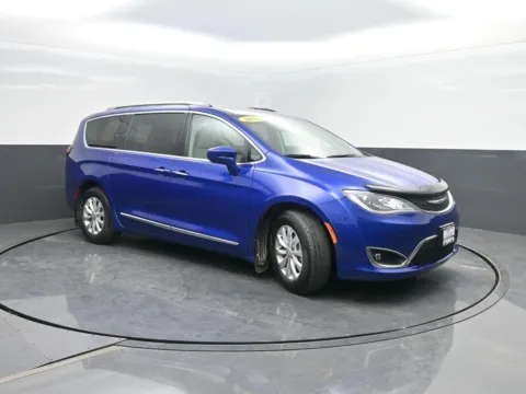 More photos of 2018 Chrysler Pacifica Touring L Plus at Mike Molstead Chevrolet, GMC, IA