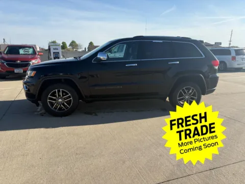 Black 2017 Jeep Grand Cherokee Limited for sale in Charles City, IA