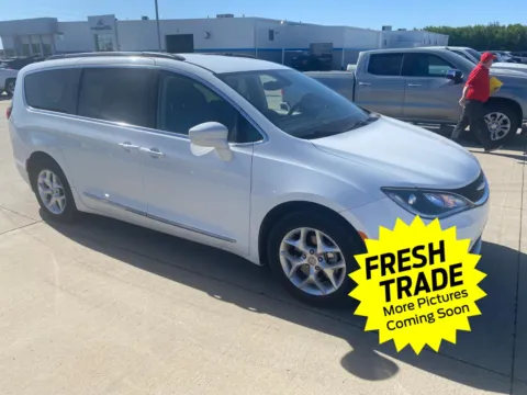 More photos of 2017 Chrysler Pacifica Touring-L at Mike Molstead Chevrolet, GMC, IA