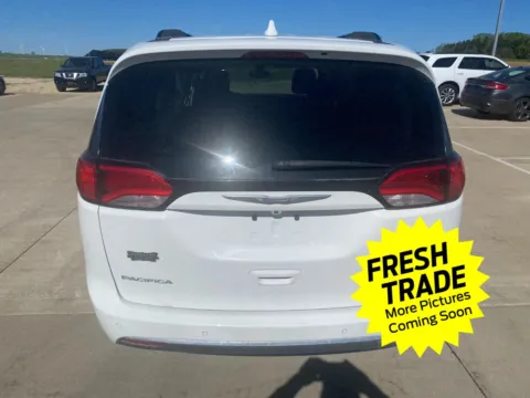 More photos of 2017 Chrysler Pacifica Touring-L at Mike Molstead Chevrolet, GMC, IA