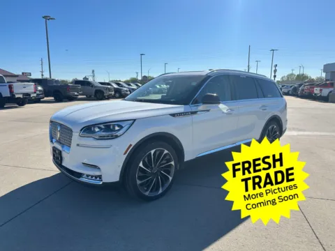 White 2022 Lincoln Aviator Reserve for sale in Charles City, IA