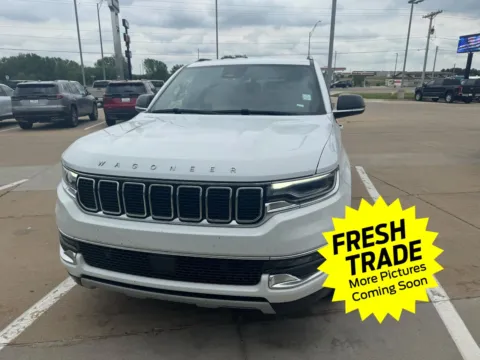 More photos of 2023 Jeep Wagoneer L Series II at Mike Molstead Chevrolet, GMC, IA