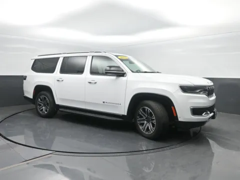 More photos of 2023 Jeep Wagoneer L Series II at Mike Molstead Chevrolet, GMC, IA