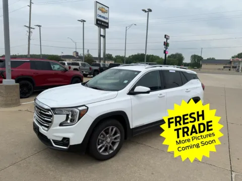 White 2024 GMC Terrain SLT for sale in Charles City, IA