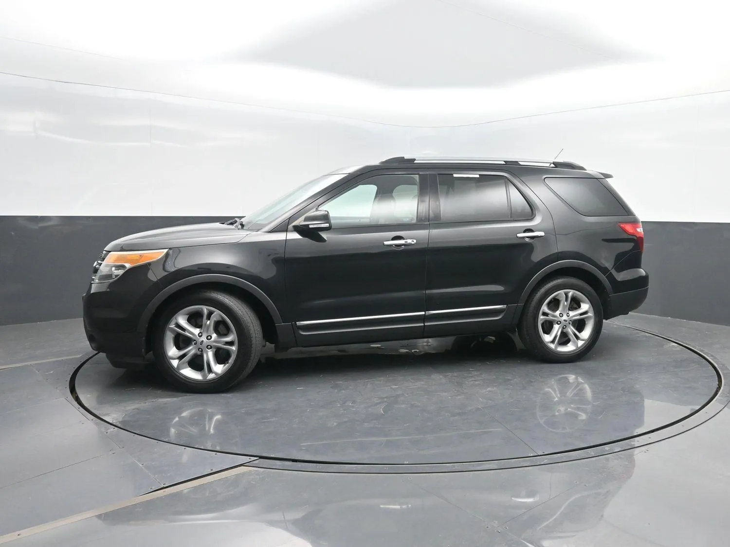 Black 2015 Ford Explorer Limited for sale in Charles City, IA