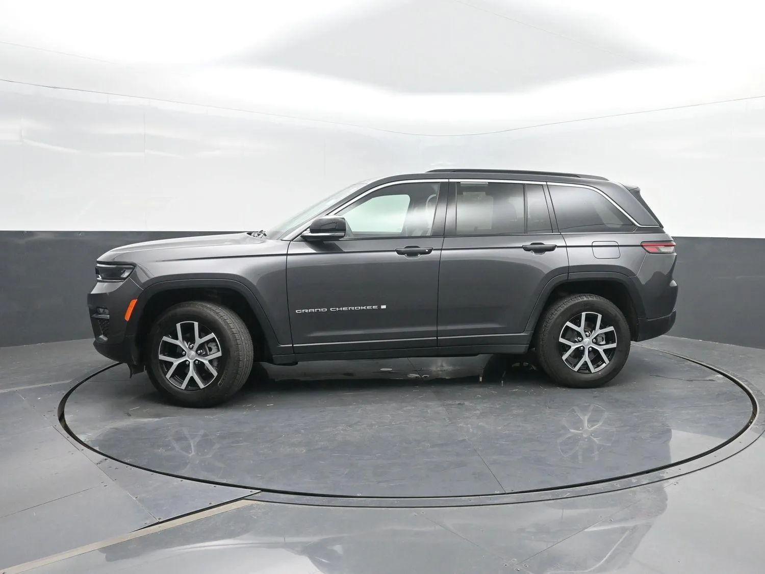 Gray 2025 Jeep Grand Cherokee Limited for sale in Charles City, IA