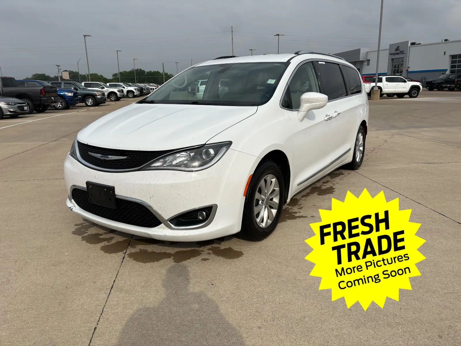 White 2018 Chrysler Pacifica Touring L for sale in Charles City, IA