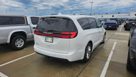 More photos of 2021 Chrysler Pacifica Touring L at Mike Molstead Chevrolet, GMC, IA