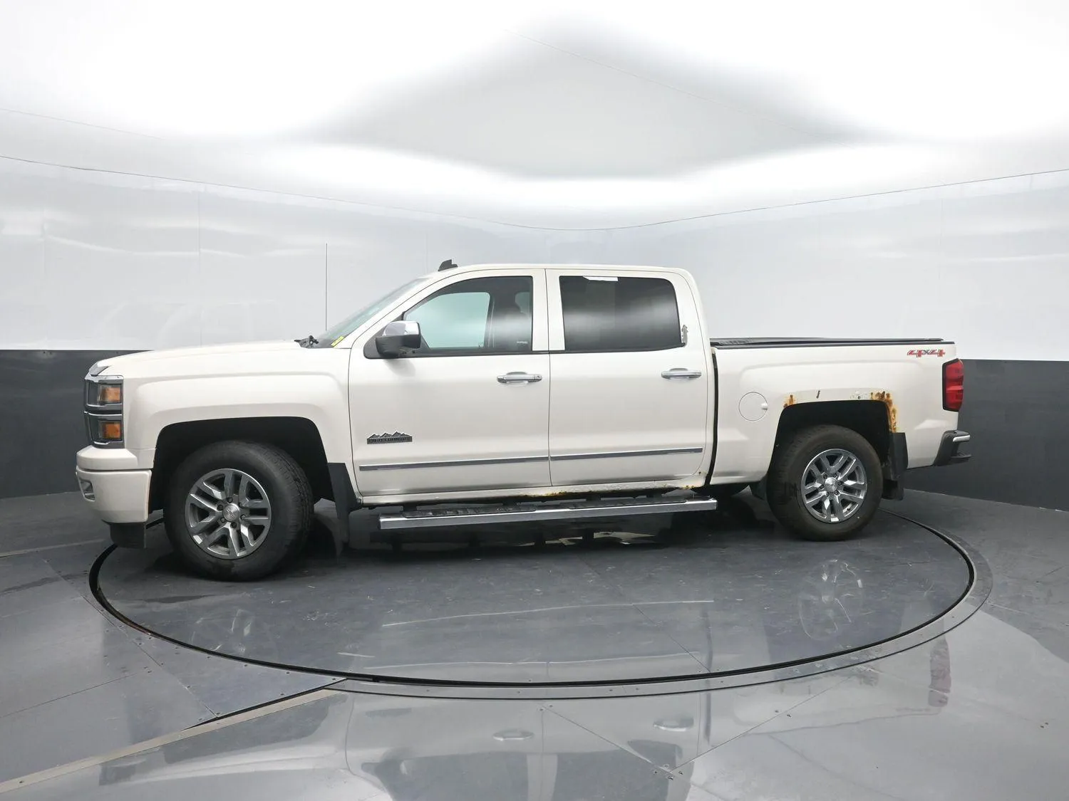 White 2014 Chevrolet Silverado 1500 High Country for sale in Charles City, IA