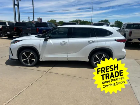 More photos of 2022 Toyota Highlander XSE at Mike Molstead Chevrolet, GMC, IA