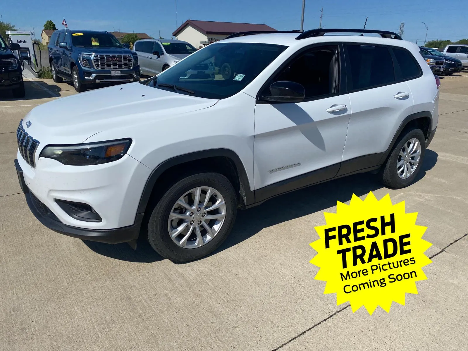 White 2022 Jeep Cherokee Latitude Lux for sale in Charles City, IA