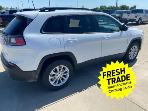 More photos of 2022 Jeep Cherokee Latitude Lux at Mike Molstead Chevrolet, GMC, IA