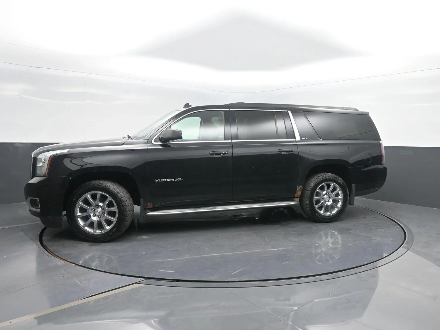 Black 2015 GMC Yukon XL SLT for sale in Charles City, IA