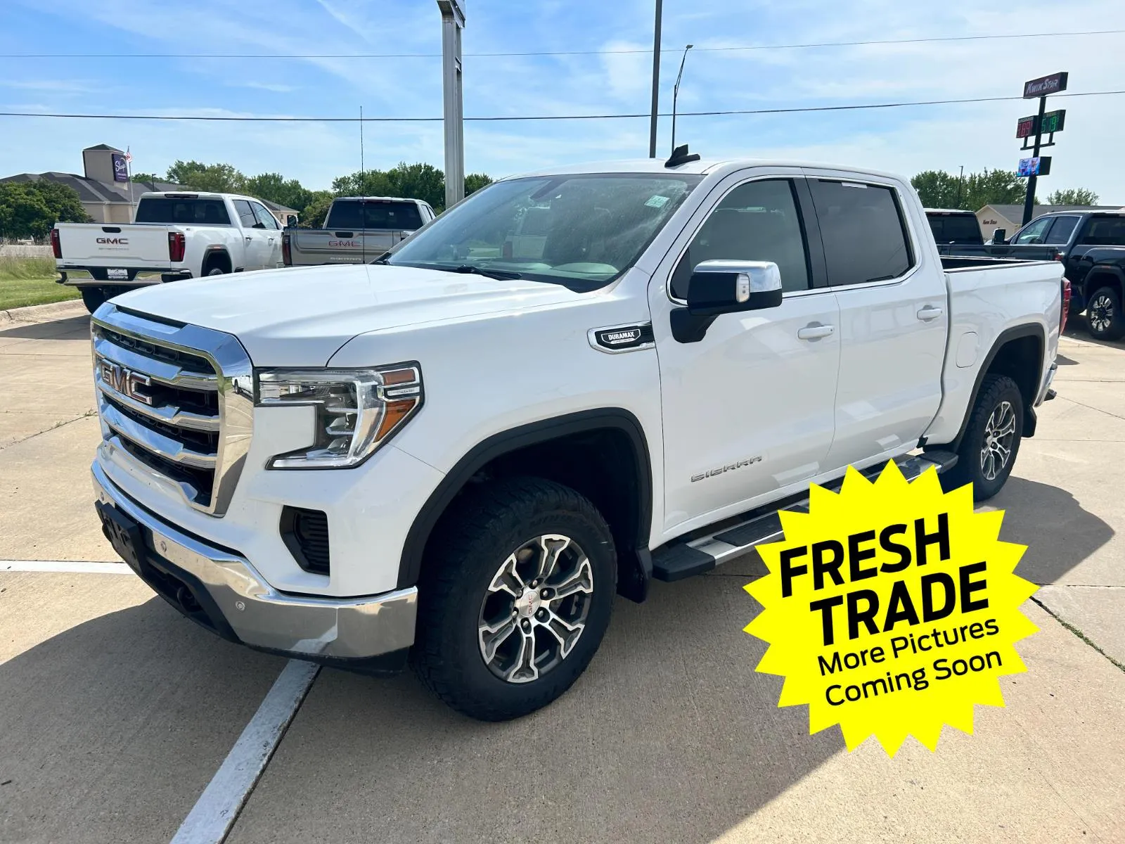 White 2021 GMC Sierra 1500 SLE for sale in Charles City, IA