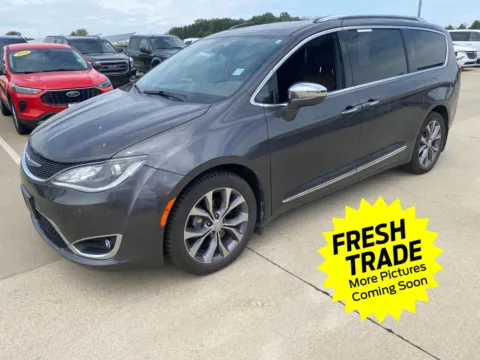 Gray 2020 Chrysler Pacifica Limited for sale in Charles City, IA