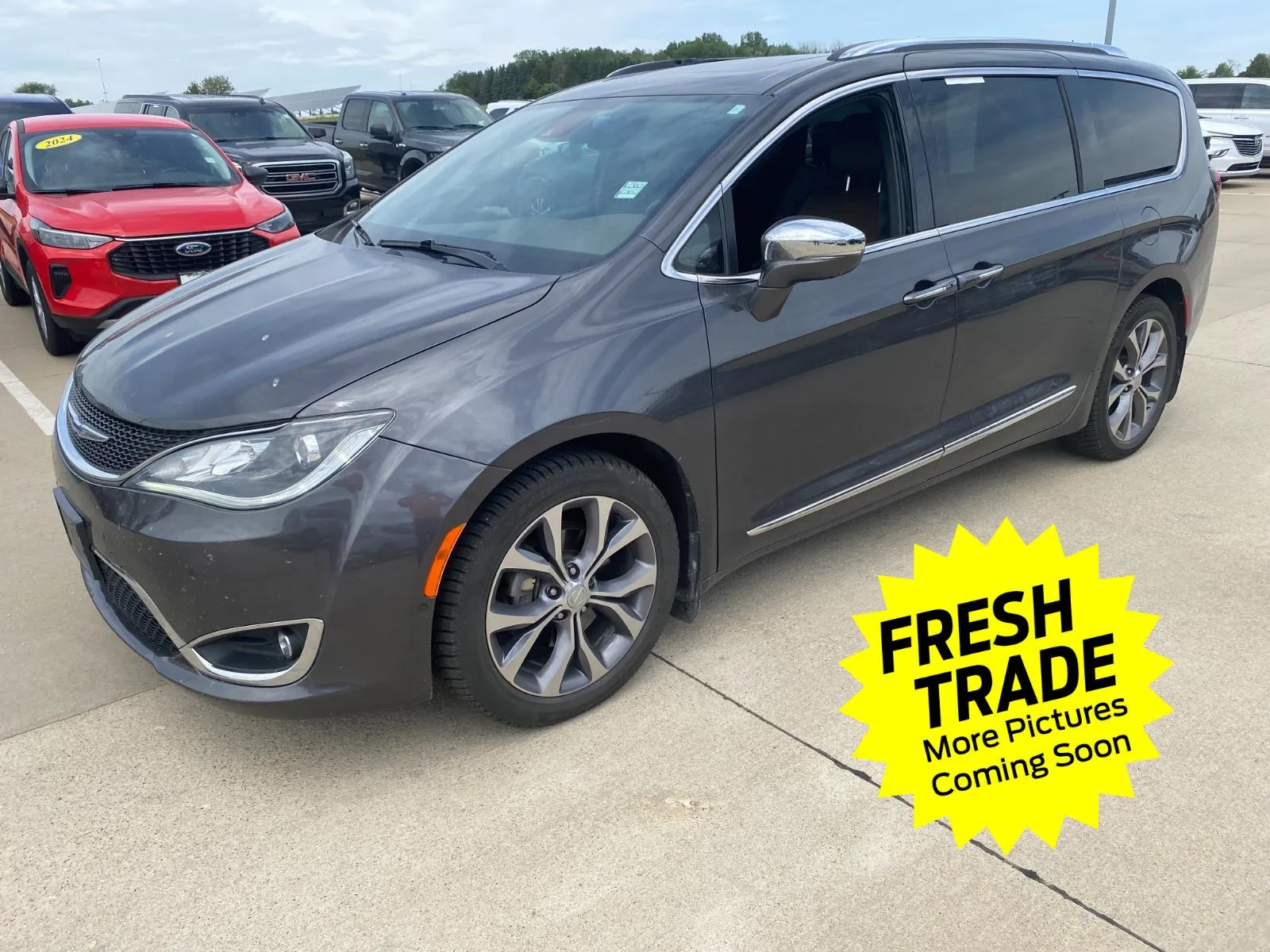 2020 Chrysler Pacifica Limited for sale in Charles City, IA