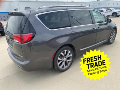 More photos of 2020 Chrysler Pacifica Limited at Mike Molstead Chevrolet, GMC, IA