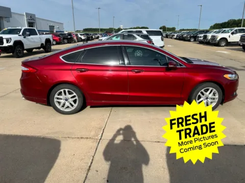 More photos of 2016 Ford Fusion SE at Mike Molstead Chevrolet, GMC, IA