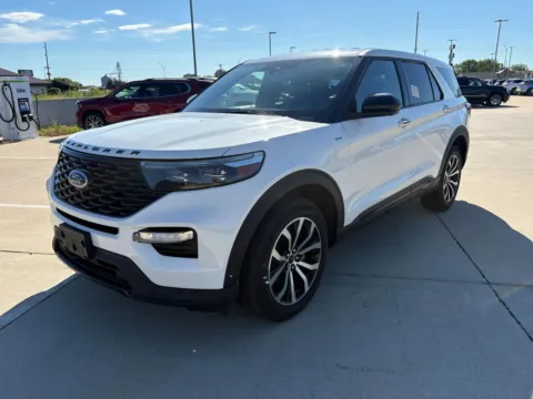 White 2022 Ford Explorer ST-Line for sale in Charles City, IA