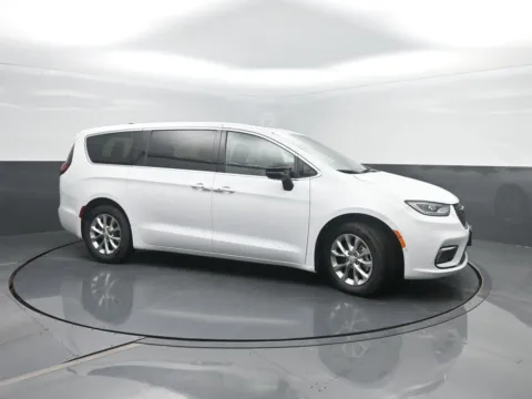 Another view of 2026 Chrysler Pacifica Limited for sale in Charles City, IA at Mike Molstead Chevrolet, GMC