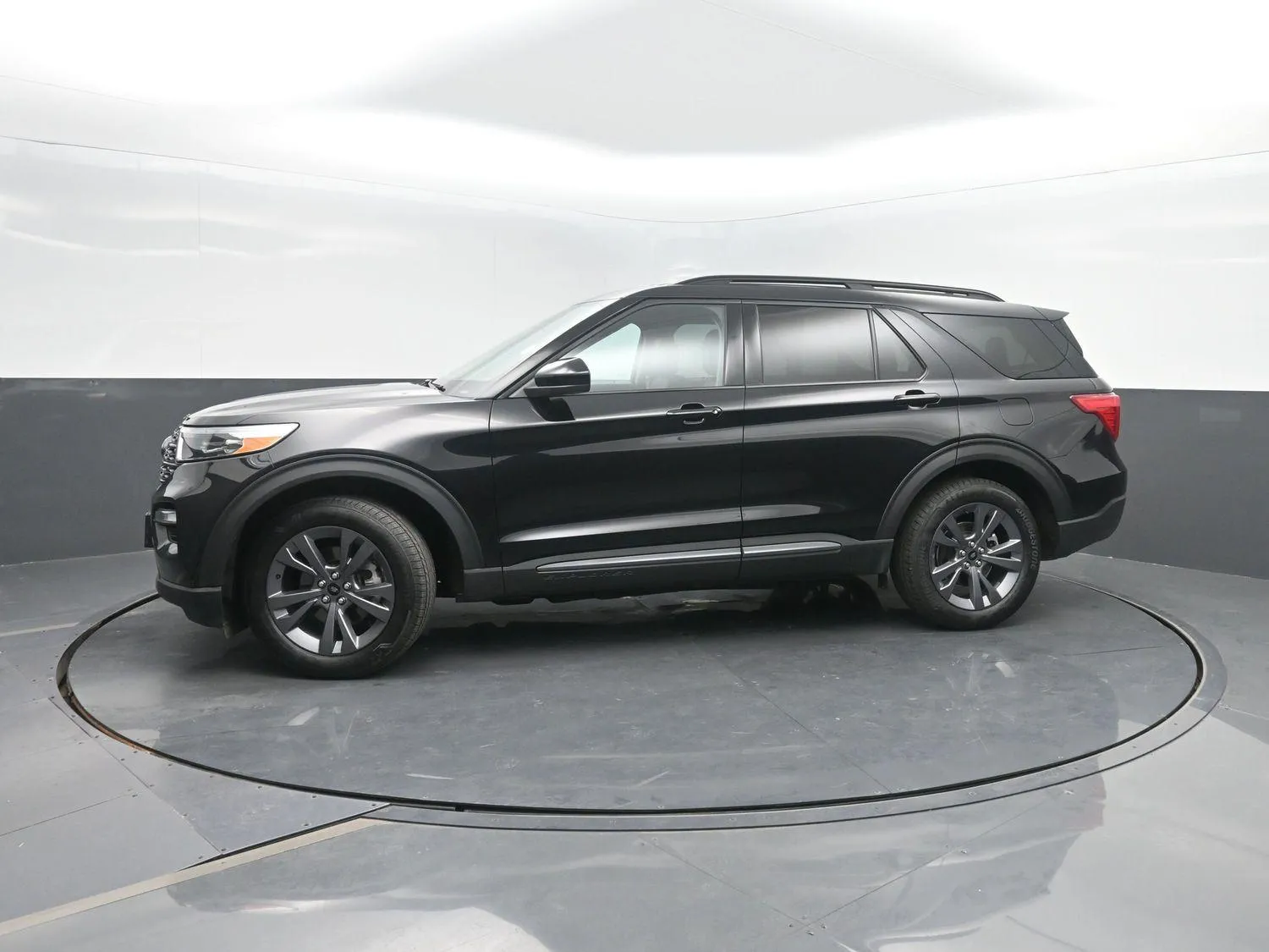 Black 2023 Ford Explorer XLT for sale in Charles City, IA