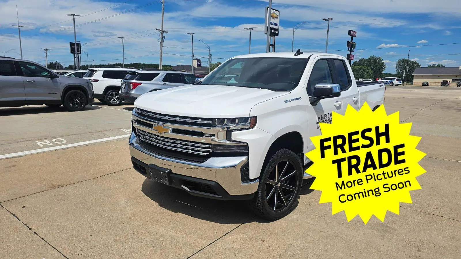 White 2019 CHEVROLET SILVERADO 1500 LT for sale in Charles City, IA