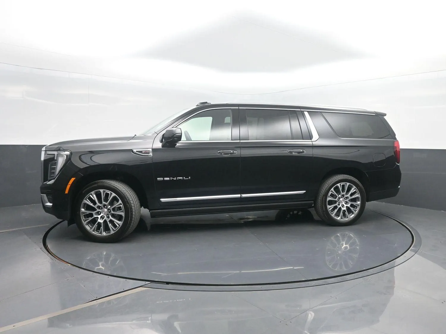 Black 2026 GMC Yukon XL Denali for sale in Charles City, IA