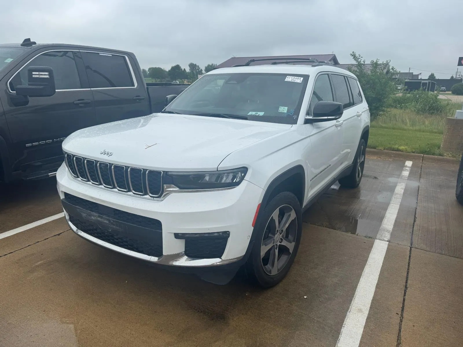 White 2023 Jeep Grand Cherokee L Limited for sale in Charles City, IA