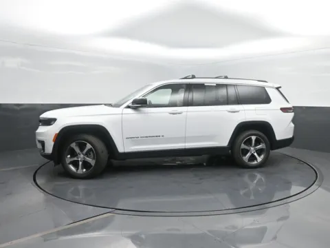 White 2023 Jeep Grand Cherokee L Limited for sale in Charles City, IA