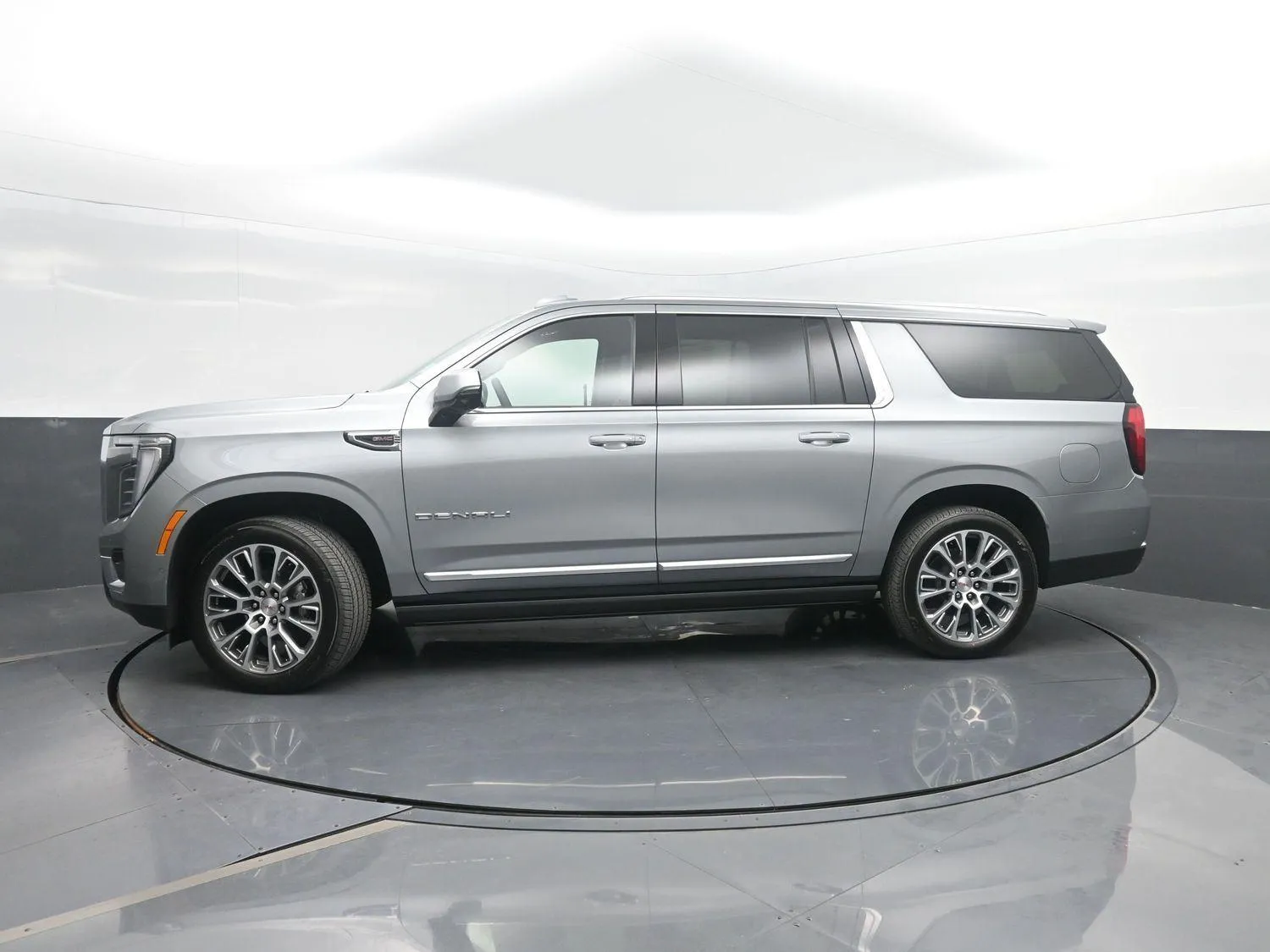 Gray 2026 GMC Yukon XL Denali for sale in Charles City, IA