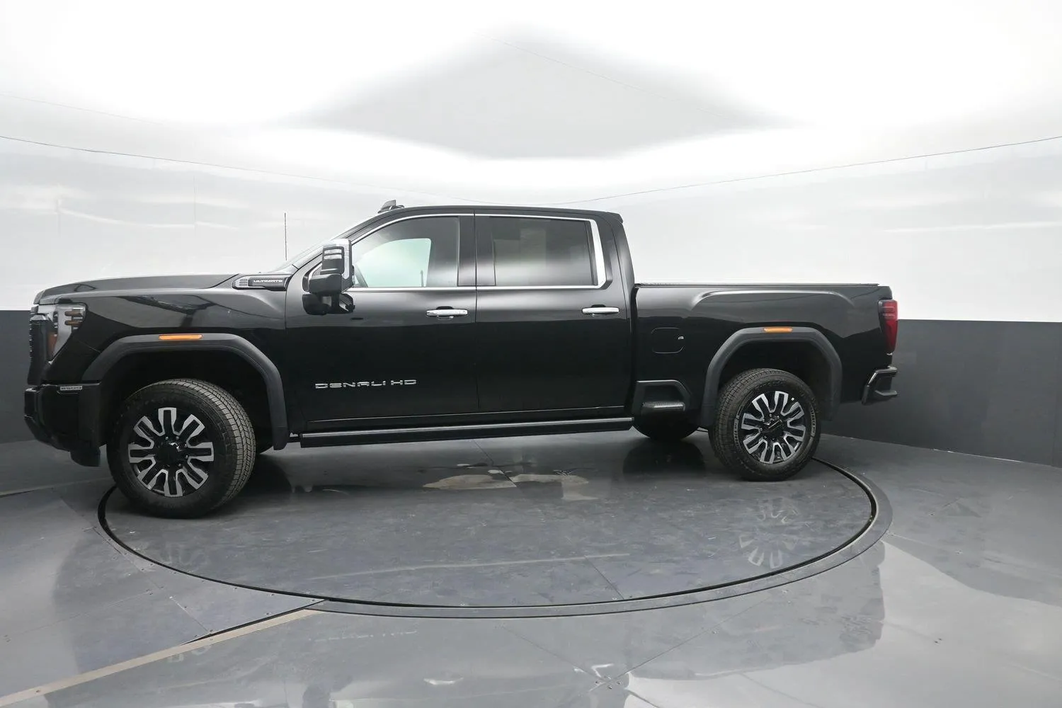 Black 2024 GMC Sierra 2500 HD Denali Ultimate for sale in Charles City, IA