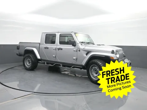 More photos of 2020 Jeep Gladiator Overland at Mike Molstead Chevrolet, GMC, IA
