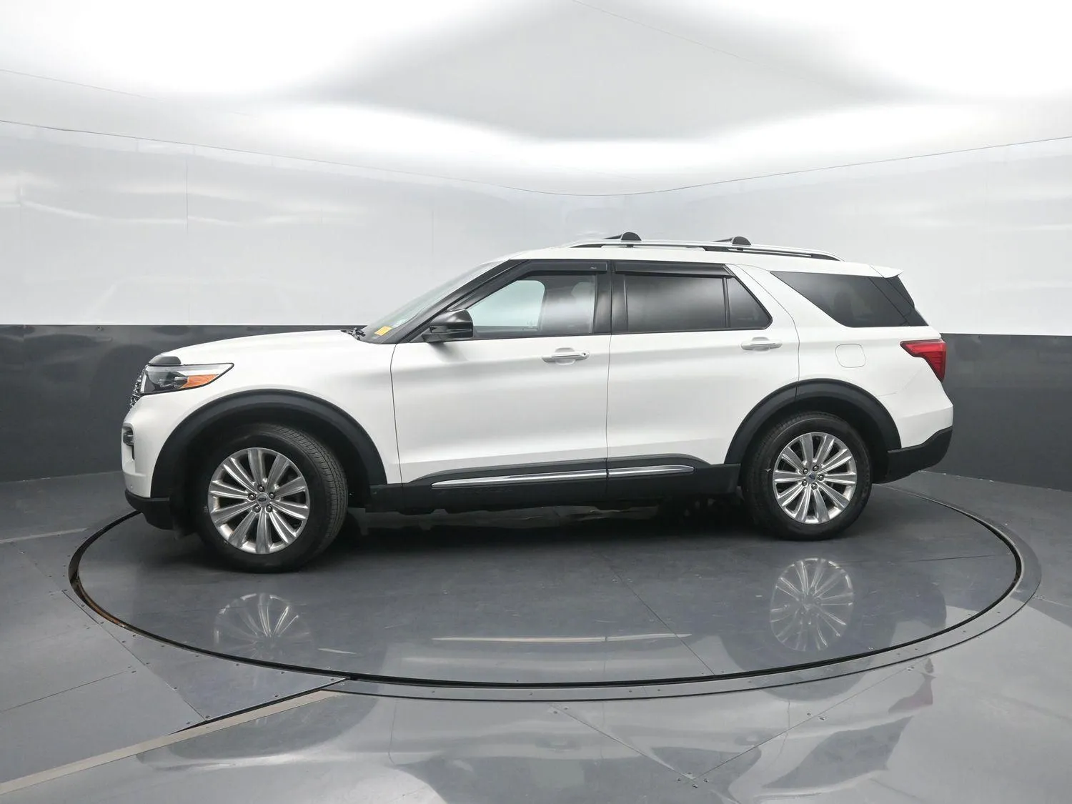 White 2024 Ford Explorer Limited for sale in Charles City, IA