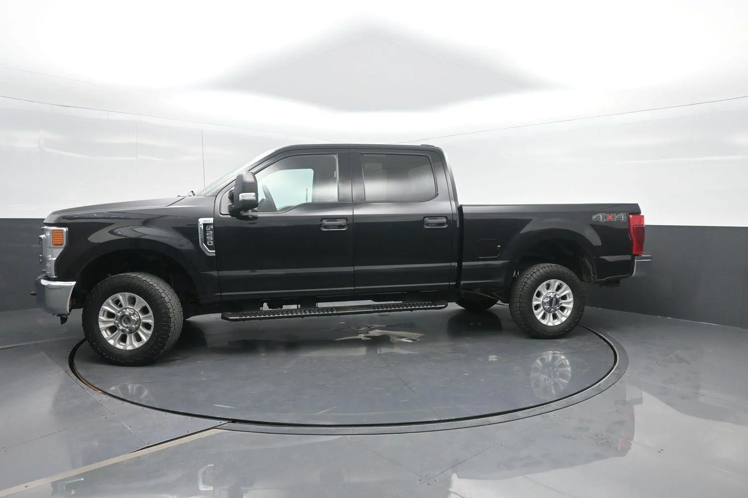 Black 2021 Ford Super Duty F-250 XLT for sale in Charles City, IA