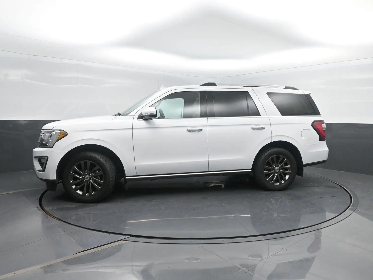 White 2020 Ford Expedition Limited for sale in Charles City, IA