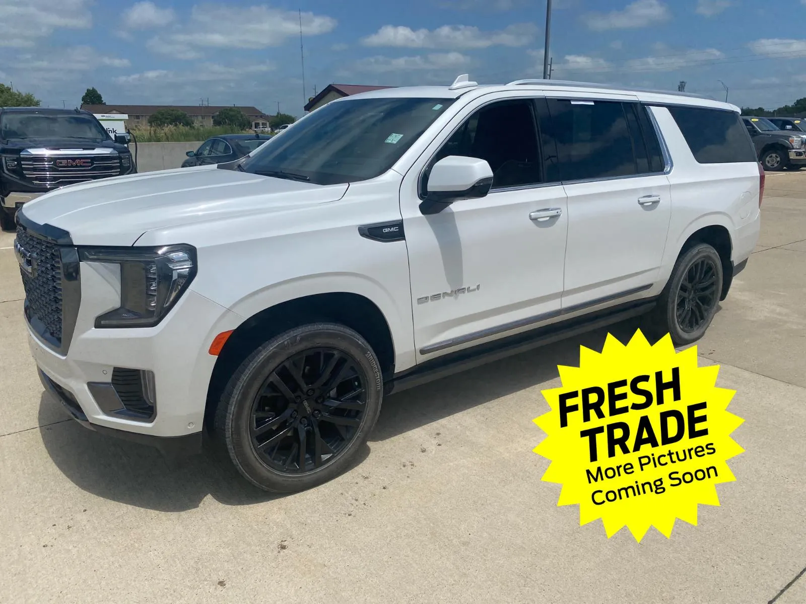 White 2024 GMC Yukon XL Denali Ultimate for sale in Charles City, IA