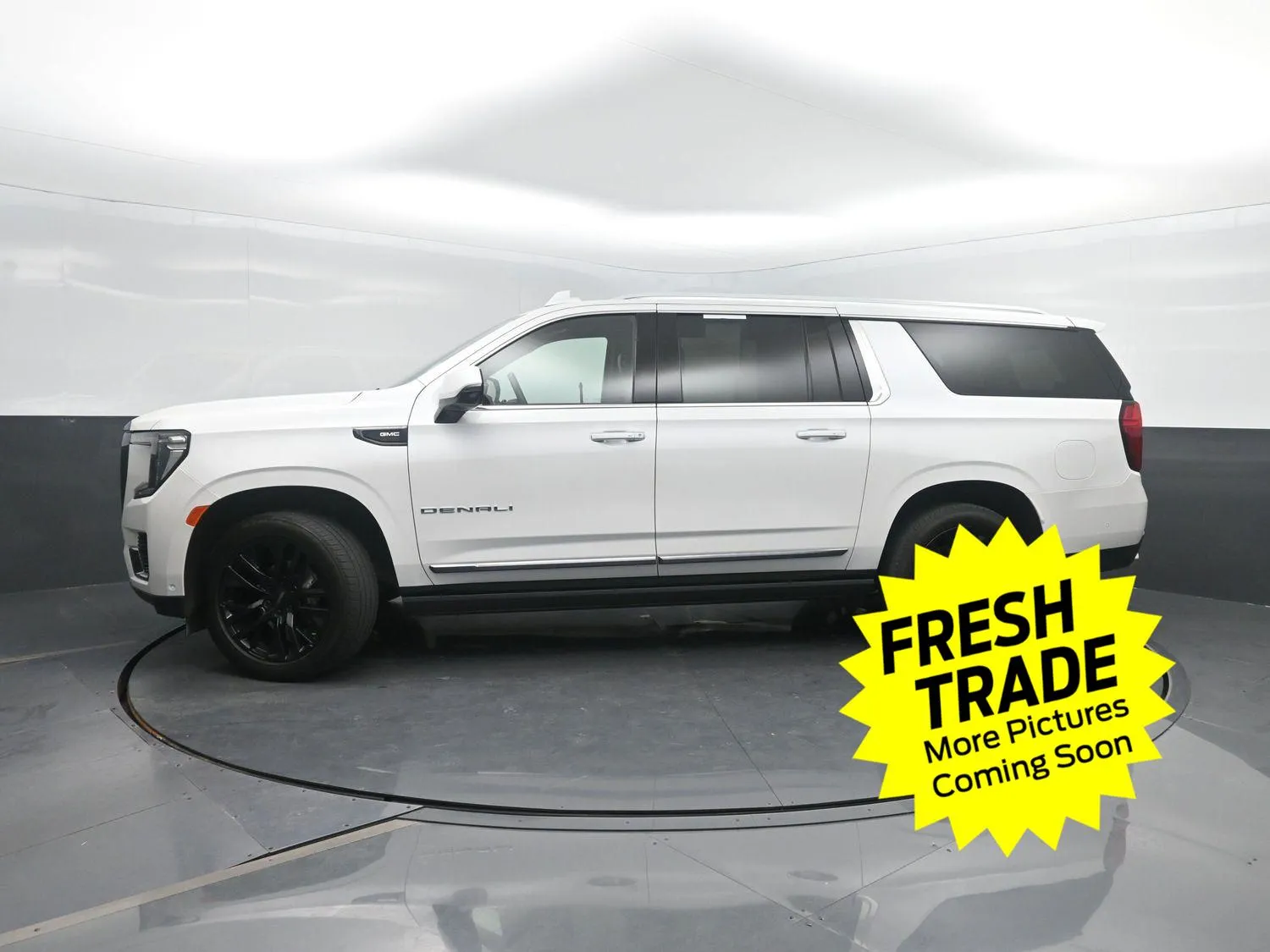 White 2024 GMC Yukon XL Denali Ultimate for sale in Charles City, IA