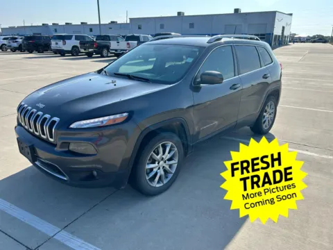 Gray 2018 Jeep Cherokee Limited for sale in Charles City, IA