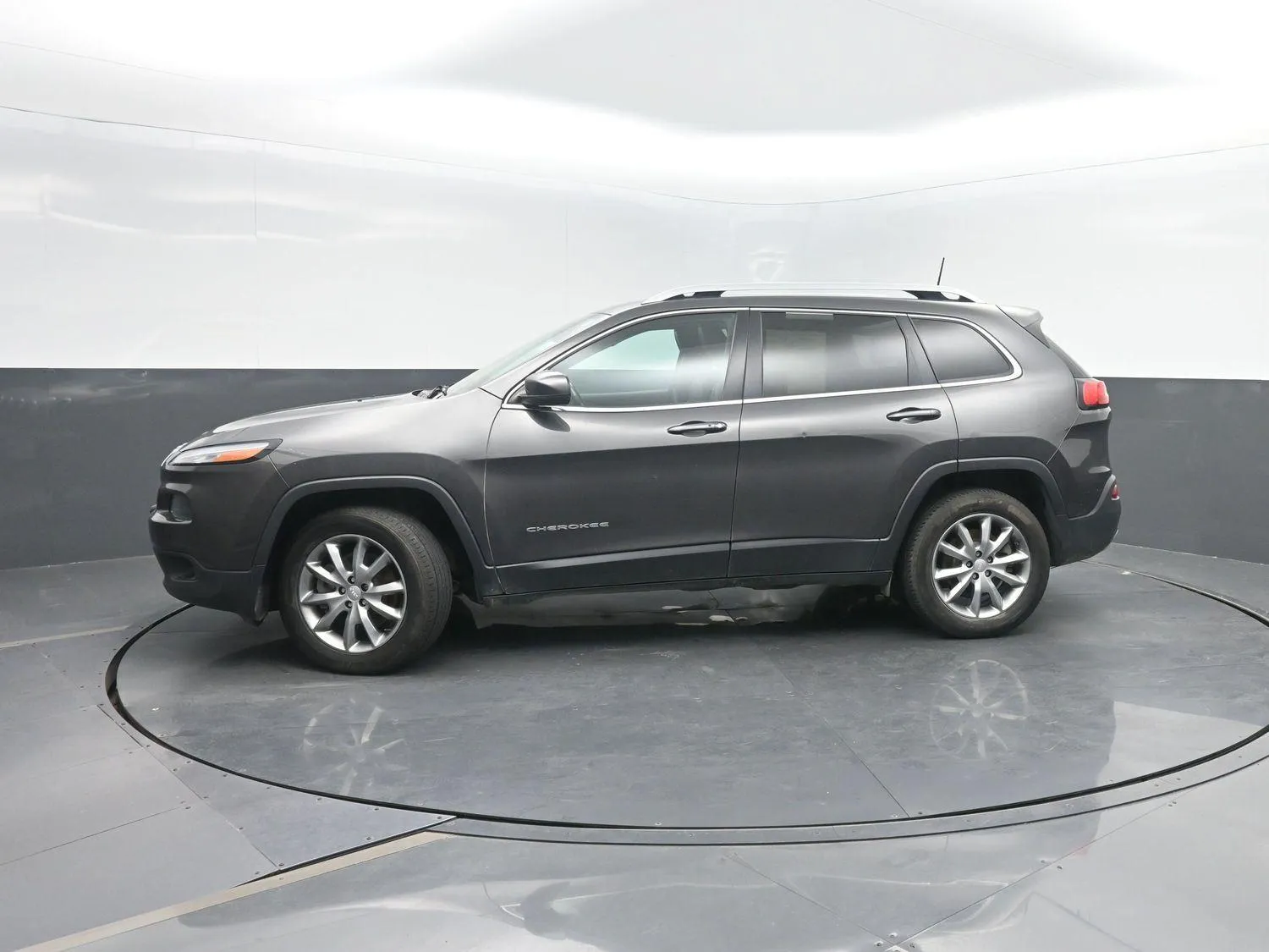 Gray 2018 Jeep Cherokee Limited for sale in Charles City, IA