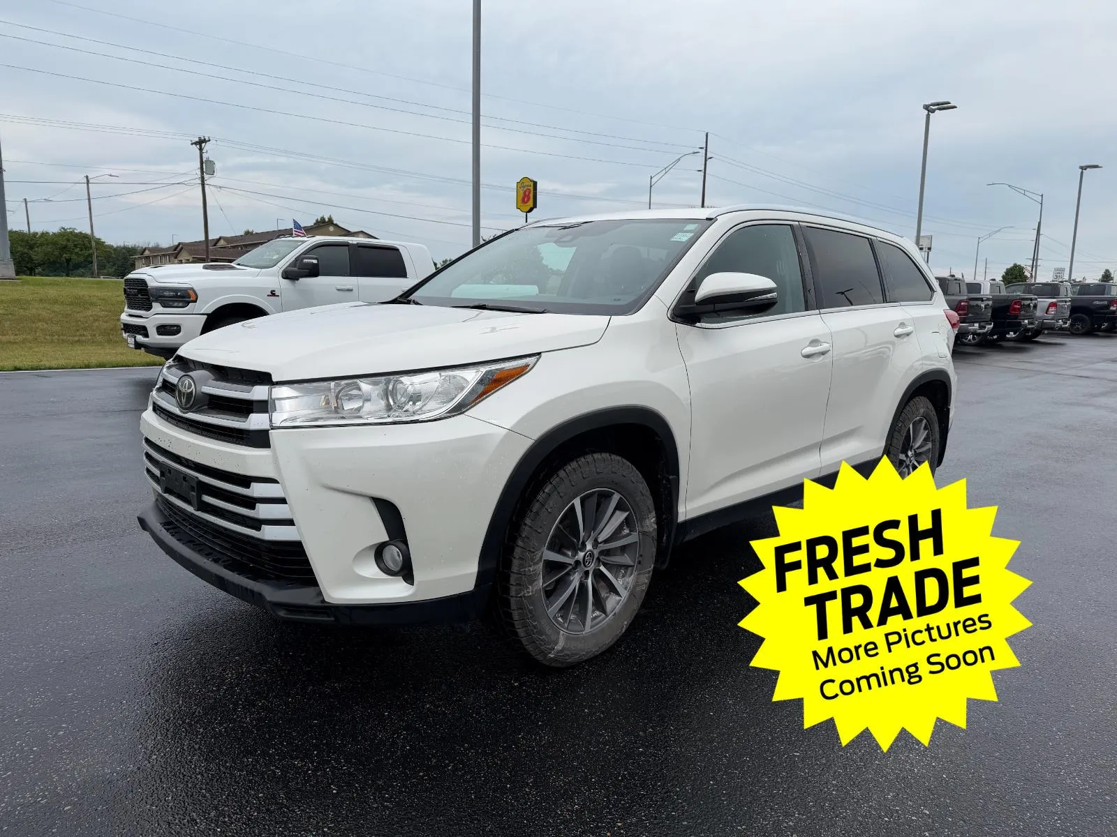 White 2019 Toyota Highlander XLE for sale in Charles City, IA