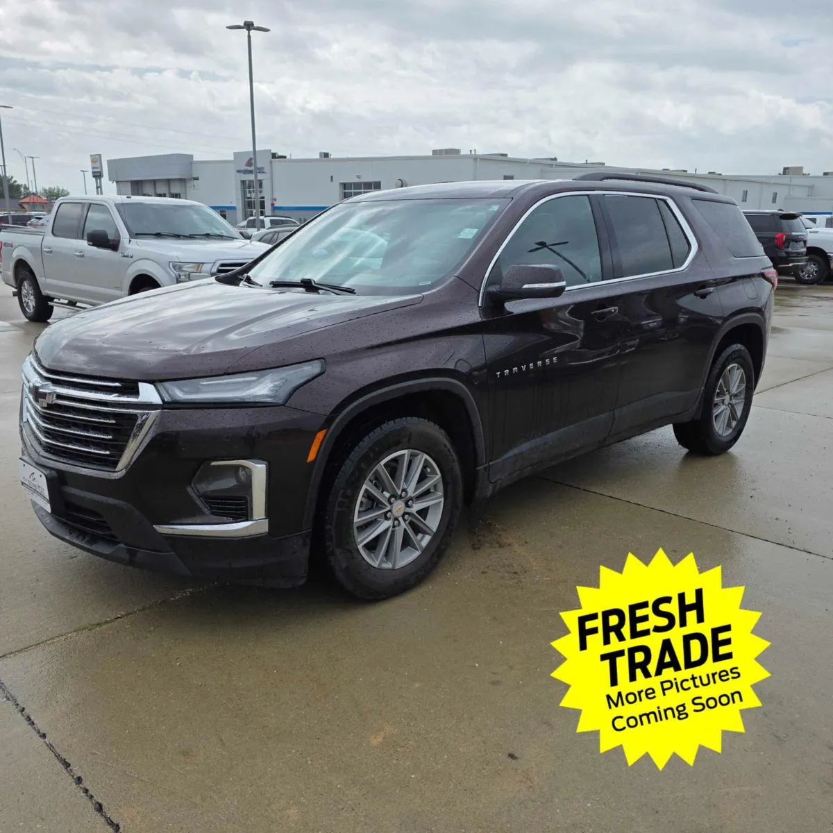 Black 2022 Chevrolet Traverse LT Leather for sale in Charles City, IA