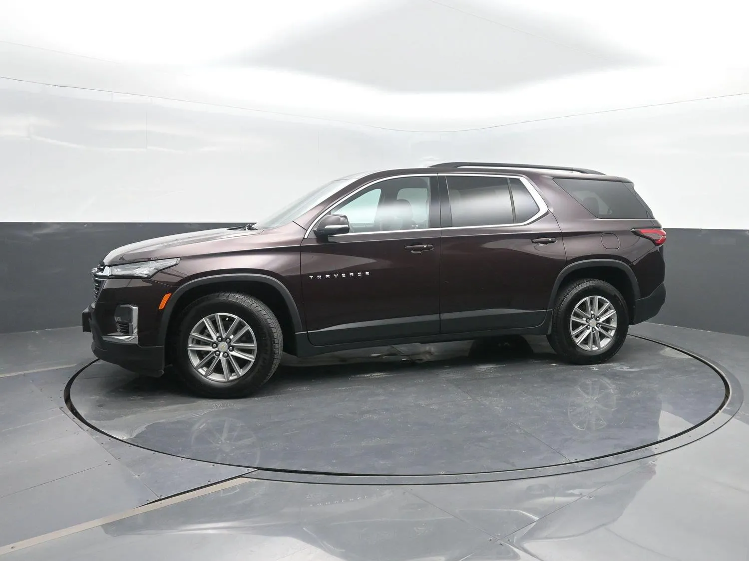 Black 2022 Chevrolet Traverse LT Leather for sale in Charles City, IA