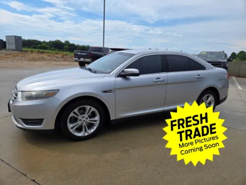 Silver 2013 Ford Taurus SEL for sale in Charles City, IA