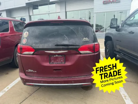 More photos of 2018 Chrysler Pacifica Touring L Plus at Mike Molstead Chevrolet, GMC, IA