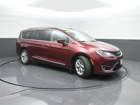 More photos of 2018 Chrysler Pacifica Touring L Plus at Mike Molstead Chevrolet, GMC, IA