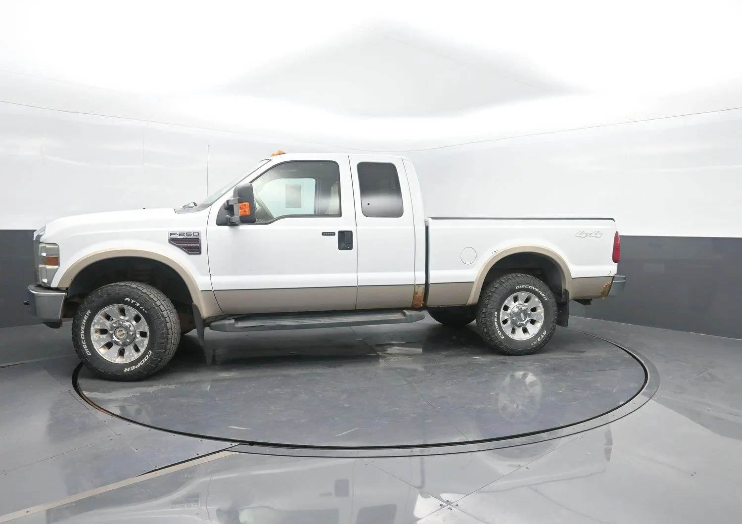 White 2008 Ford Super Duty F-250 SRW Lariat for sale in Charles City, IA