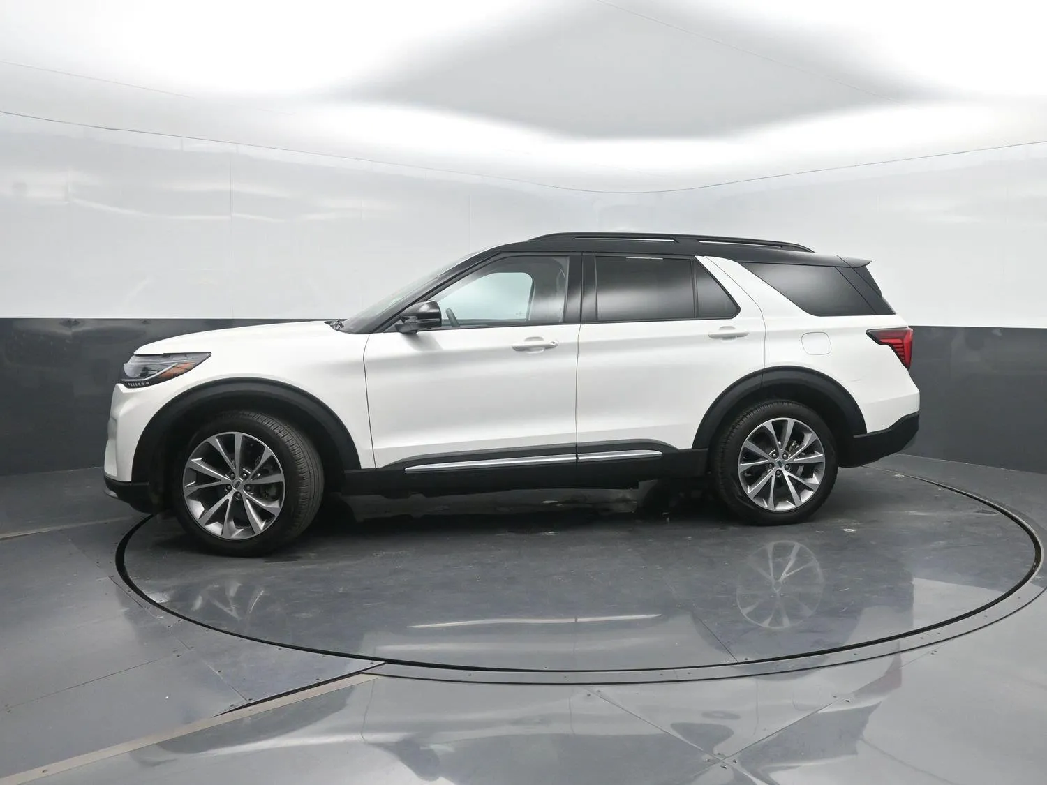 White 2025 FORD Explorer Platinum for sale in Charles City, IA